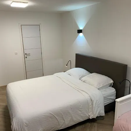 House Le Noyer Oda ve Kahvaltı 4*