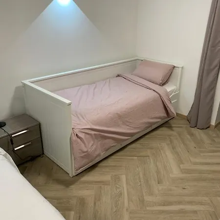 House Le Noyer B&B 더뷔