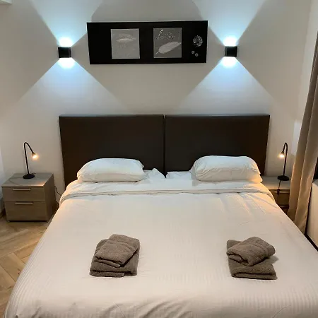 House Le Noyer Bed & Breakfast 4*