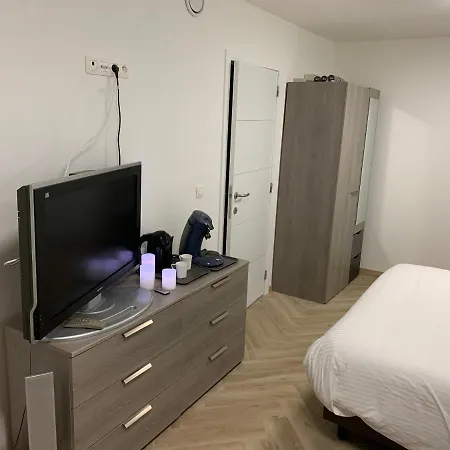 House Le Noyer Oda ve Kahvaltı 4*
