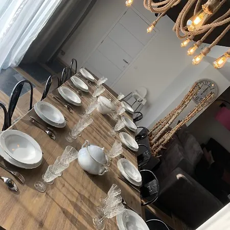 House Le Noyer 더뷔