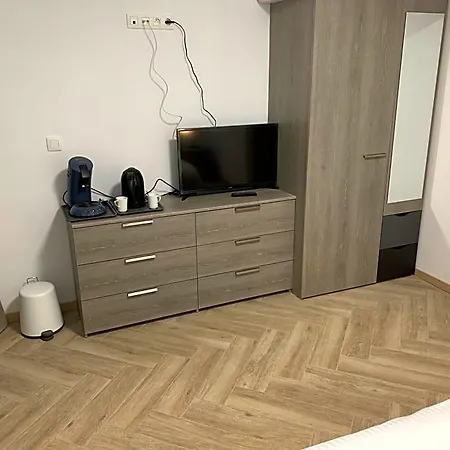 House Le Noyer Oda ve Kahvaltı 4*